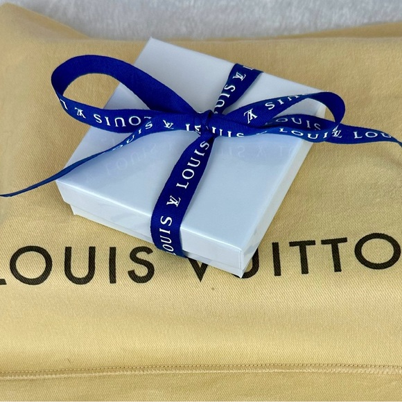 Louis Vuitton Lock #203 Pendant gift set - Picture 6 of 7